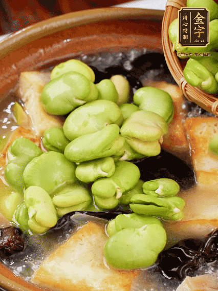 最后可以放豆瓣、木耳煮熟，依照個人口味加點鹽調(diào)味