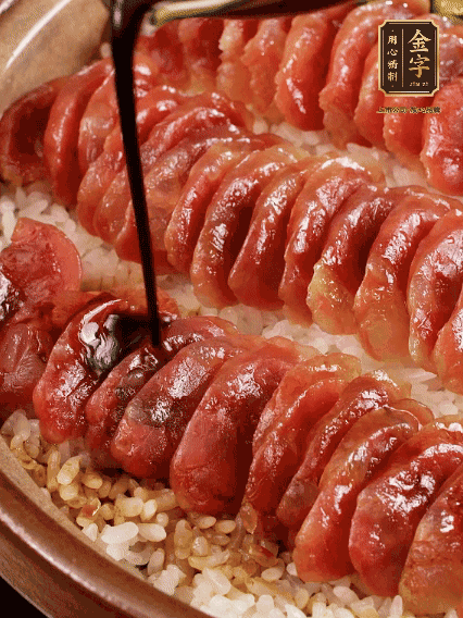 淋上醬汁攪拌均勻
調一個醬汁：生抽2匙、老抽半匙、蠔油半匙、白砂糖1/3匙、雞精1/3匙、香油5滴、水1匙